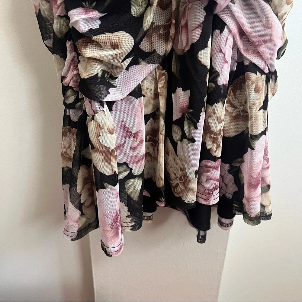 Ruched Floral Dress - Picture 3 of 7